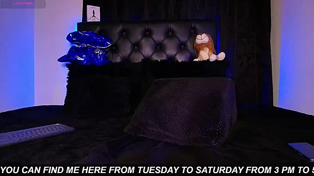 James1lee  online show from July 10, 9:20 am