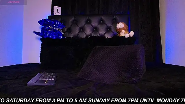 James1lee  online show from July 13, 3:50 am