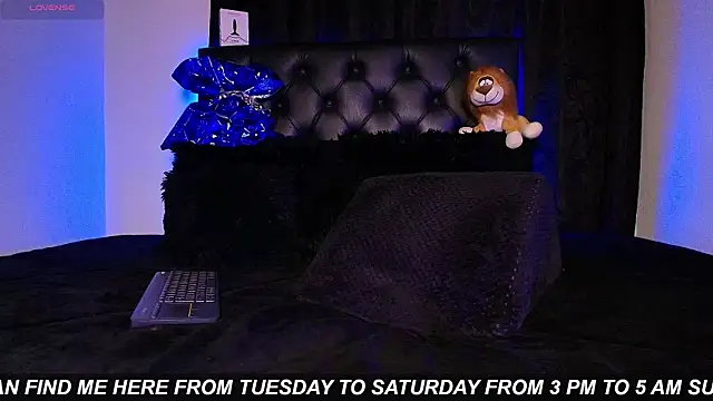 James1lee  online show from July 4, 5:03 am