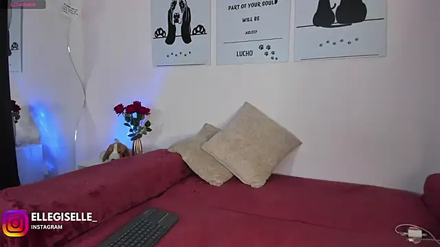 ElleGisellee online show from March 7, 2:07 am