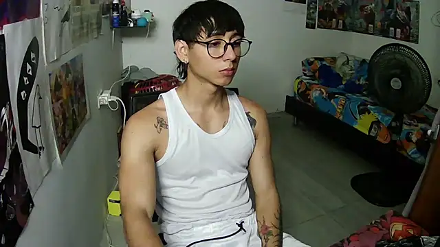 Snapshot of Dillom420 chatting on July 13, 3:39 am Dillom420 online show from July 13, 3:39 am