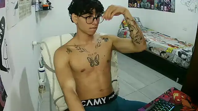Snapshot of Dillom420 chatting on February 6, 6:59 pm Dillom420 online show from February 6, 6:59 pm