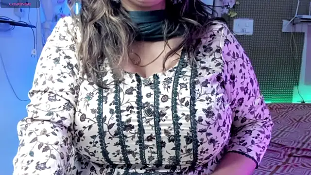 Gulabi Queen online show from March 4, 8:13 am