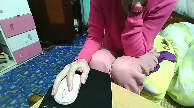 Snapshot of Anna-Cute69 chatting on February 27, 1:19 am Anna-Cute69 online show from February 27, 1:19 am