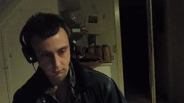 Snapshot of Stephanien chatting on January 8, 3:39 pm Stephanien online show from January 8, 3:39 pm