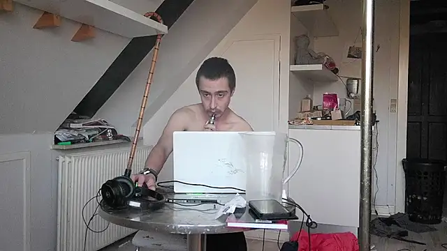 Snapshot of Stephanien chatting on December 3, 1:06 pm Stephanien online show from December 3, 1:06 pm