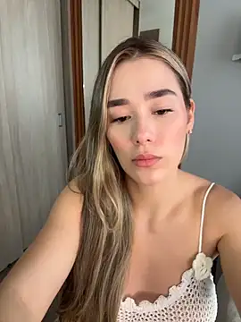 Snapshot of FridaKlein chatting on November 6, 9:08 pm FridaKlein online show from November 6, 9:08 pm