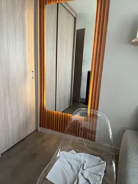 Snapshot of FridaKlein chatting on October 9, 7:25 pm FridaKlein online show from October 9, 7:25 pm