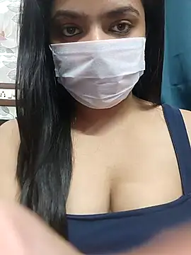 Snapshot of Myloveurvi chatting on December 18, 9:58 am Myloveurvi online show from December 18, 9:58 am