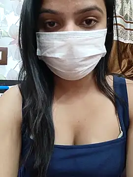 Snapshot of Myloveurvi chatting on February 24, 6:47 pm Myloveurvi online show from February 24, 6:47 pm