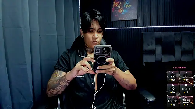 Snapshot of ZhoeStrong chatting on November 10, 4:28 am ZhoeStrong online show from November 10, 4:28 am