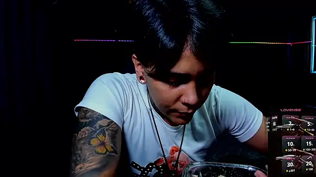 Snapshot of ZhoeStrong chatting on November 28, 9:59 pm ZhoeStrong online show from November 28, 9:59 pm