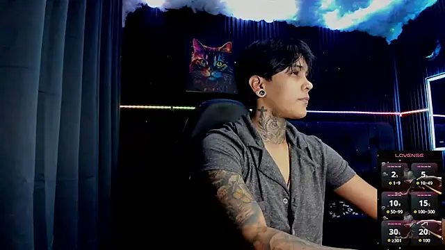 Snapshot of ZhoeStrong chatting on November 9, 7:56 am ZhoeStrong online show from November 9, 7:56 am