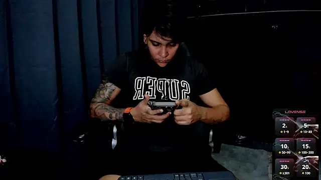 Snapshot of ZhoeStrong chatting on November 21, 8:52 pm ZhoeStrong online show from November 21, 8:52 pm