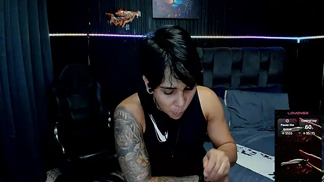 Snapshot of ZhoeStrong chatting on October 31, 9:54 pm ZhoeStrong online show from October 31, 9:54 pm