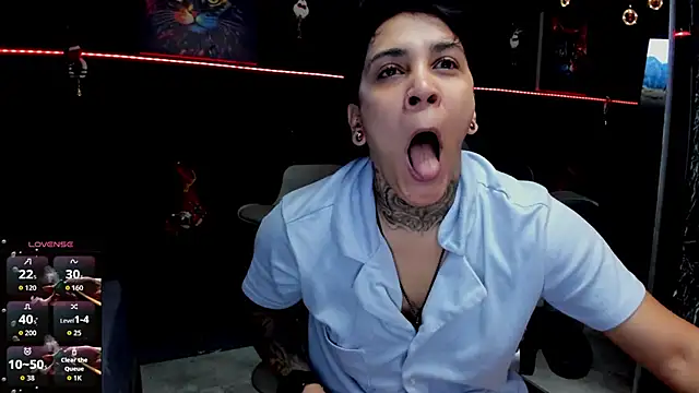 Snapshot of ZhoeStrong chatting on December 13, 8:04 pm ZhoeStrong online show from December 13, 8:04 pm