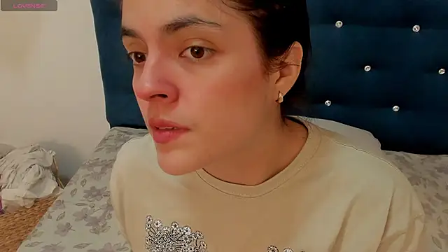 sofiaclauss online show from February 8, 5:29 am