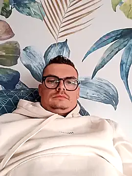 Snapshot of GLouglou19 chatting on September 13, 3:56 pm GLouglou19 online show from September 13, 3:56 pm