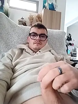 Snapshot of GLouglou19 chatting on November 2, 4:01 pm GLouglou19 online show from November 2, 4:01 pm