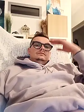 Snapshot of GLouglou19 chatting on October 2, 9:29 pm GLouglou19 online show from October 2, 9:29 pm