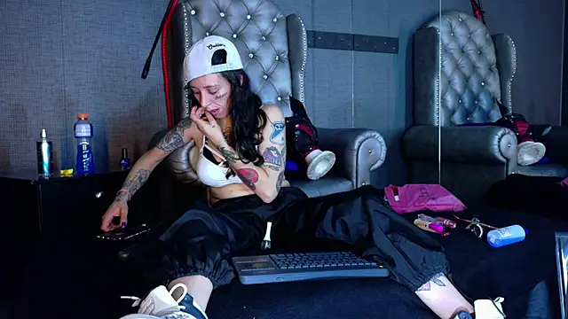 LusstCruella online show from November 12, 6:23 pm