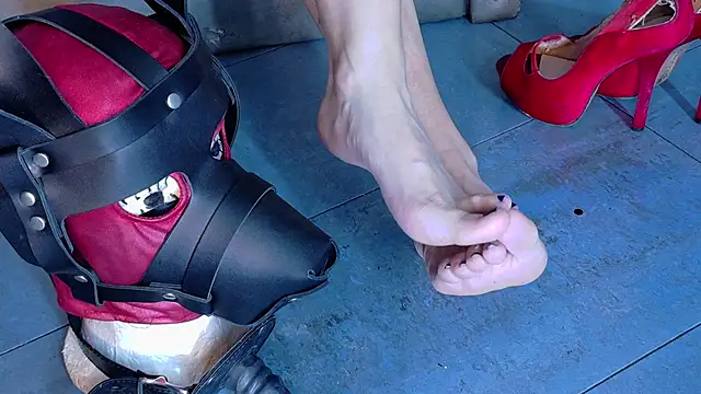 LusstCruella online show from November 4, 8:45 pm