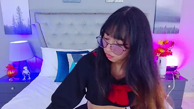 Yommi Winx online show from October 25, 9:15 pm