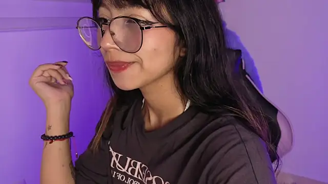 Yommi Winx online show from December 2, 2:23 am