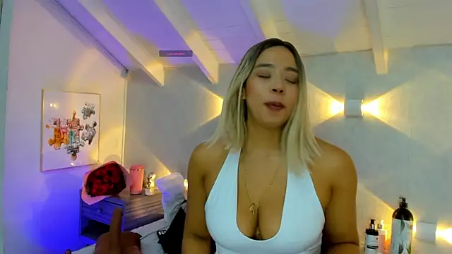 Martina Miiller online show from April 10, 12:45 pm