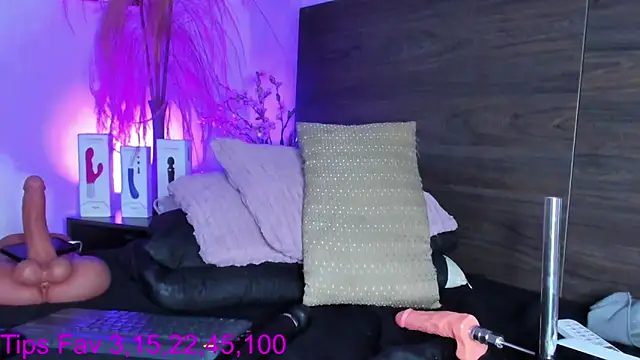 Snapshot of Martina_Miiller chatting on January 5, 5:27 pm Martina Miiller online show from January 5, 5:27 pm