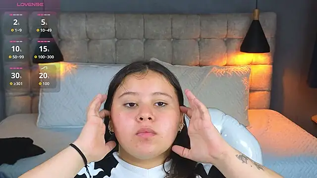 Laia and Aloby online show from November 13, 11:30 pm