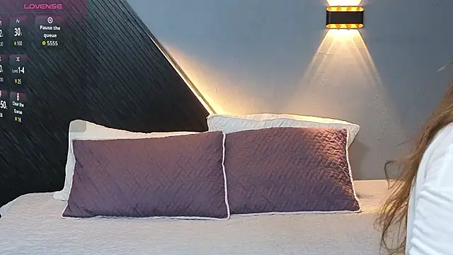 Laia and Aloby online show from March 7, 10:15 pm