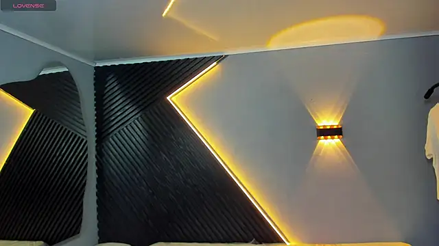 Laia and Aloby online show from April 7, 10:11 pm