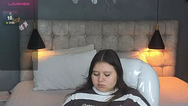 Laia and Aloby online show from December 2, 10:22 pm