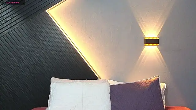 Laia and Aloby online show from March 5, 10:05 pm