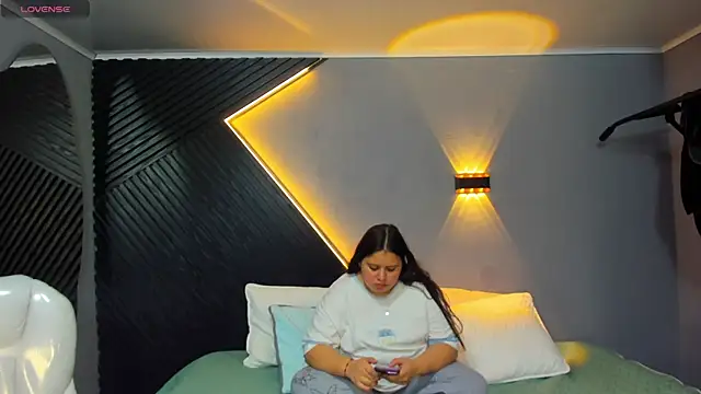 Laia and Aloby online show from April 9, 10:27 pm