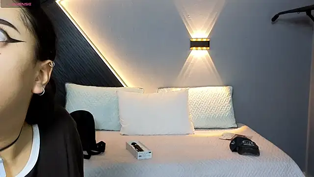 Laia and Aloby online show from February 10, 2:21 am