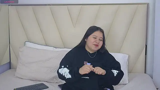 Laia and Aloby online show from February 3, 10:15 pm