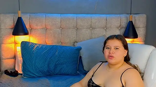 Laia and Aloby online show from March 18, 1:35 am