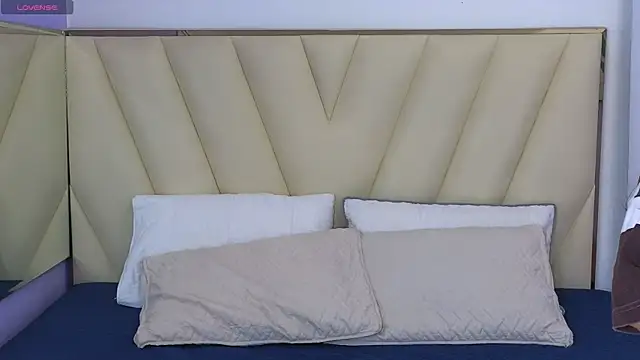 Laia and Aloby online show from February 4, 10:05 pm