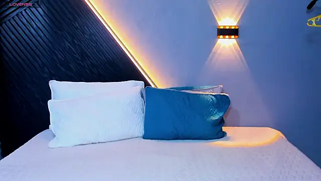 Laia and Aloby online show from March 18, 10:10 pm