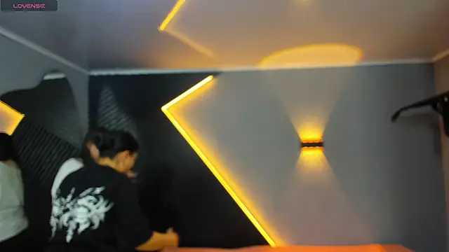 Laia and Aloby online show from April 16, 10:23 pm