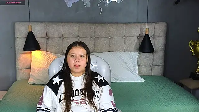 Laia and Aloby online show from November 5, 10:13 pm