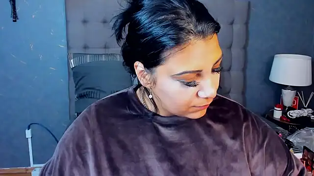 AmyCubes online show from November 7, 7:13 am