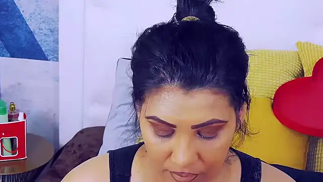 Snapshot of AmyCubes chatting on June 19, 2:01 pm AmyCubes online show from June 19, 2:01 pm