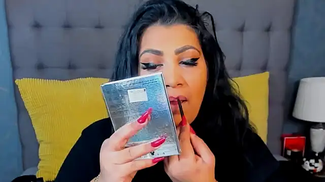 AmyCubes online show from February 6, 10:00 am