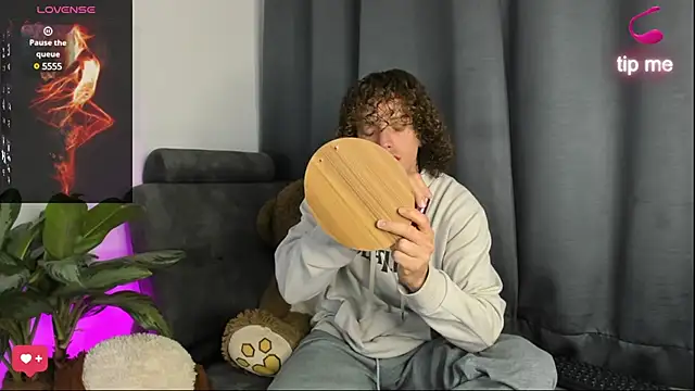All3ssandr0 online show from February 26, 5:24 am