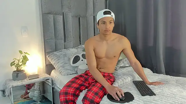 All3ssandr0 online show from February 11, 1:00 pm