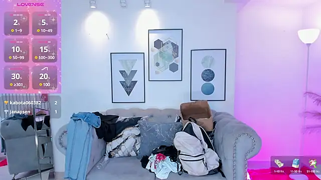 Snapshot of kendaall_jenner_ chatting on March 17, 8:18 am kendaall jenner  online show from March 17, 8:18 am