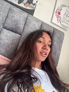 Nikol Rang   online show from December 5, 7:01 pm